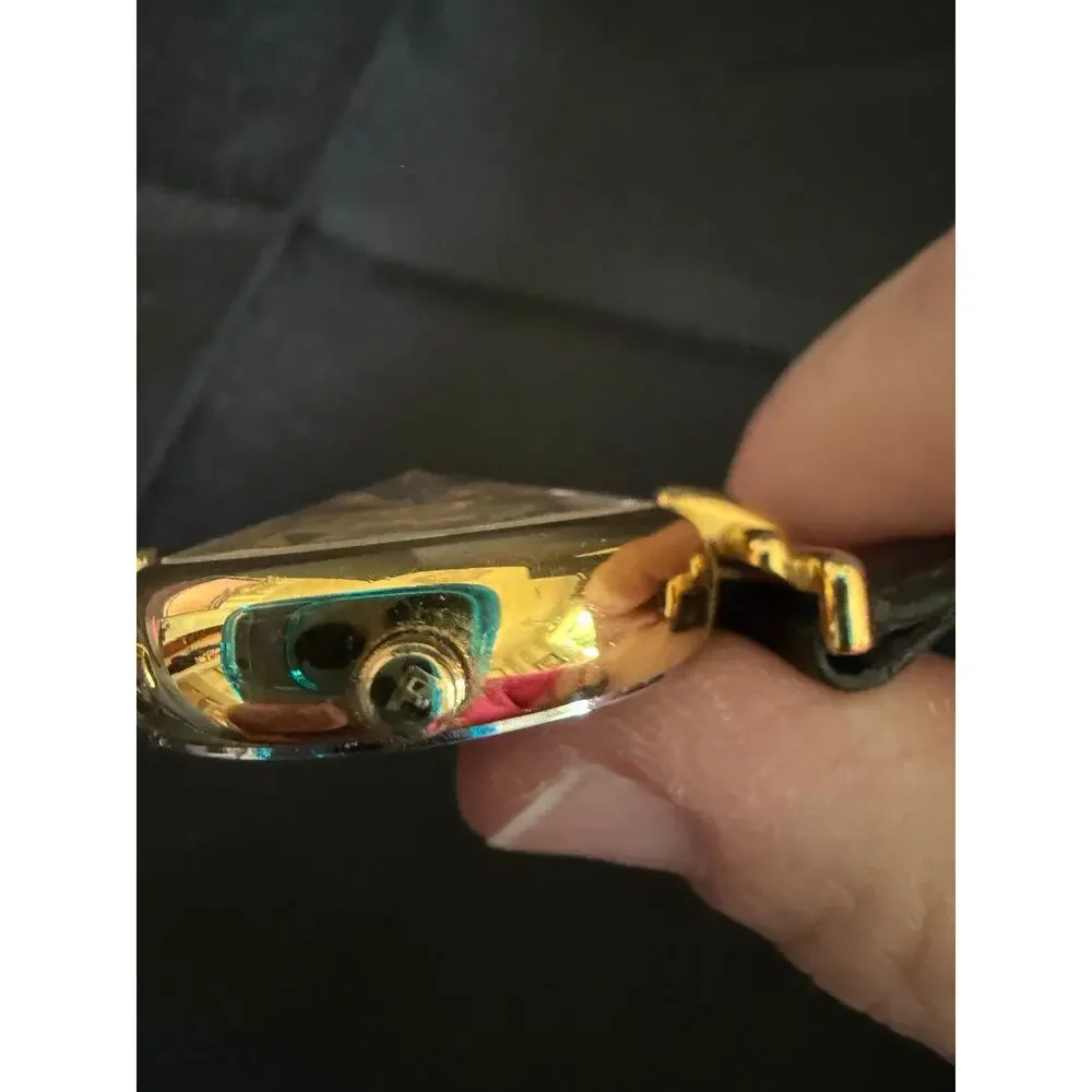 Fossil lugs light
