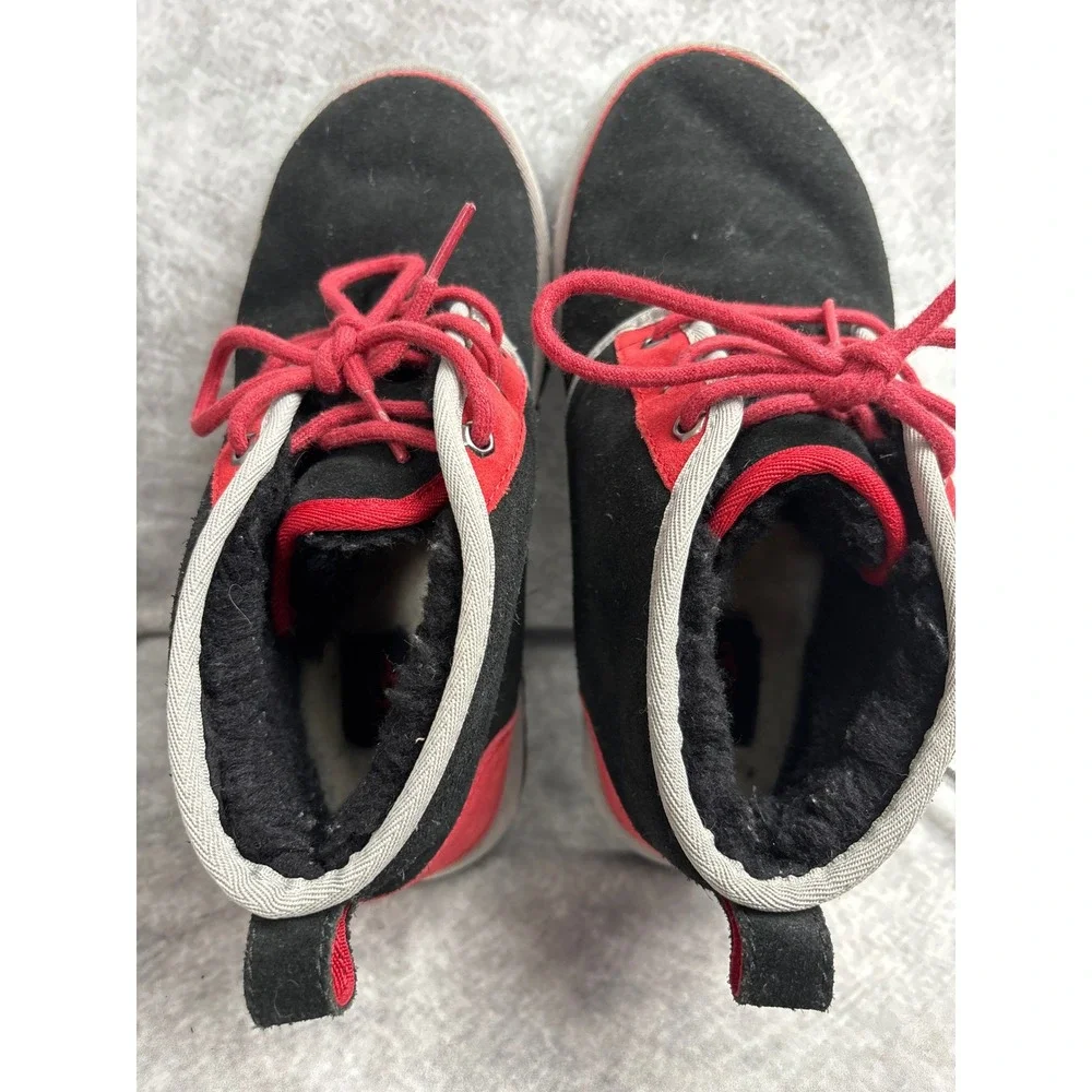 UGG Men's Neumel Black Red Gray Sherpa Lined Suede Chukka‎ Boots Size 8