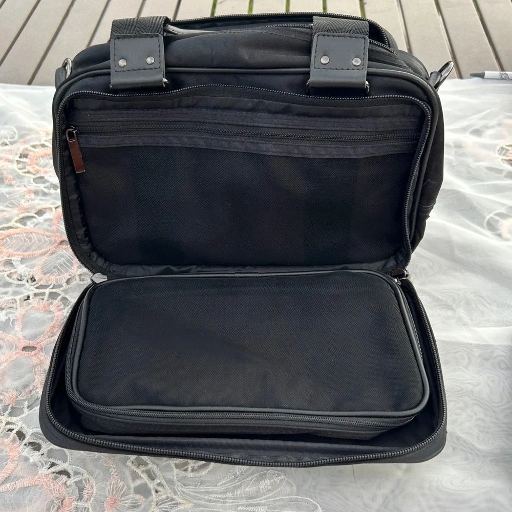 Leif Los Angeles Messenger Bag Black Multi Compartment Techwear Minimalist‎