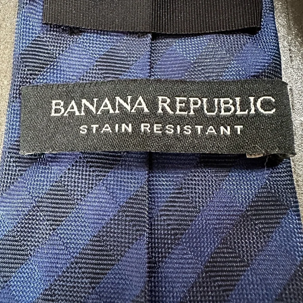 Banana Republic Silk Navy Blue Checkered Dress Tie 100% Silk Stain Resis…