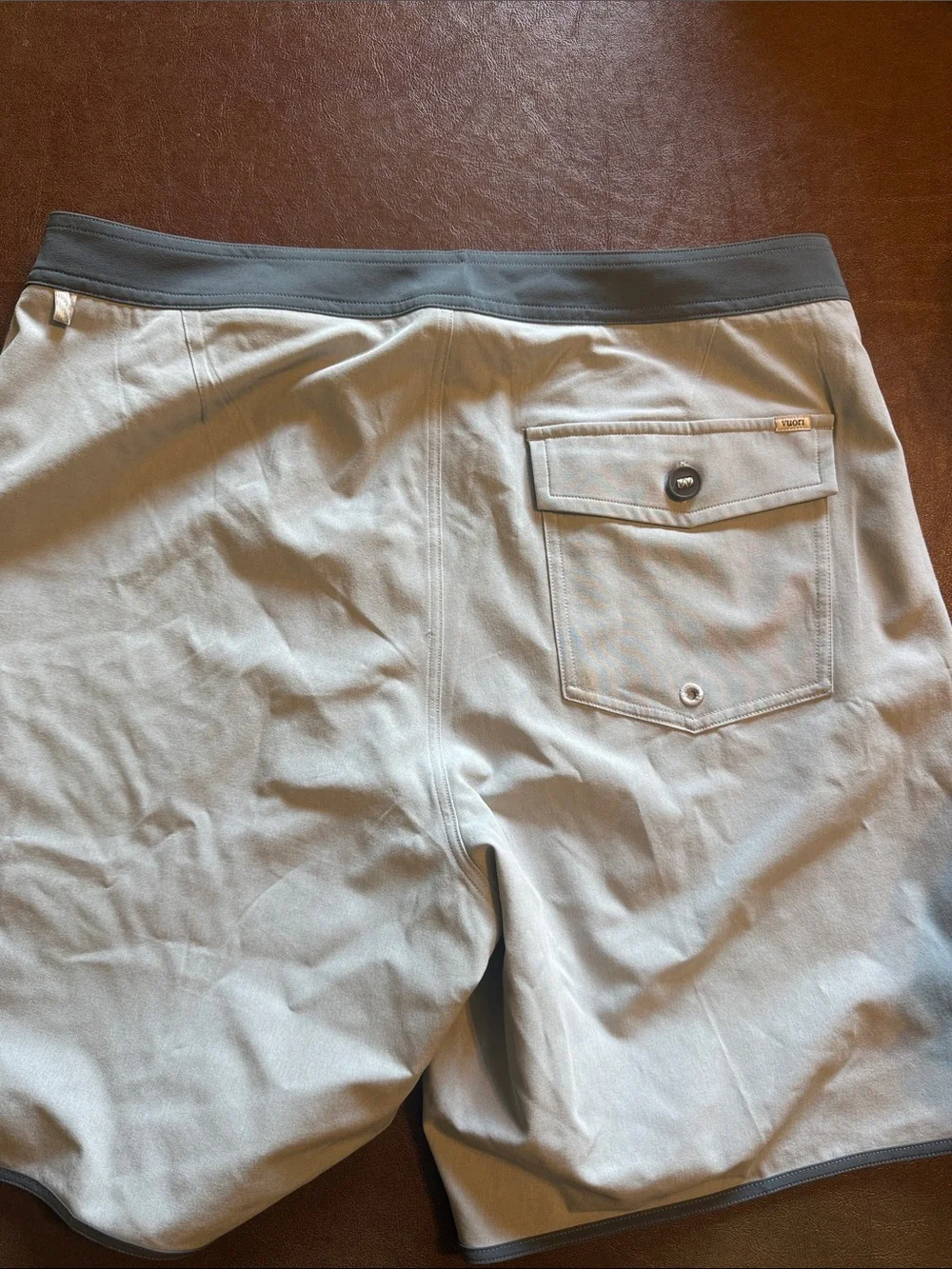 Vuori Light Gray Cruise Board Shorts 7” with Dark Gray Waistband-NEVER WORN