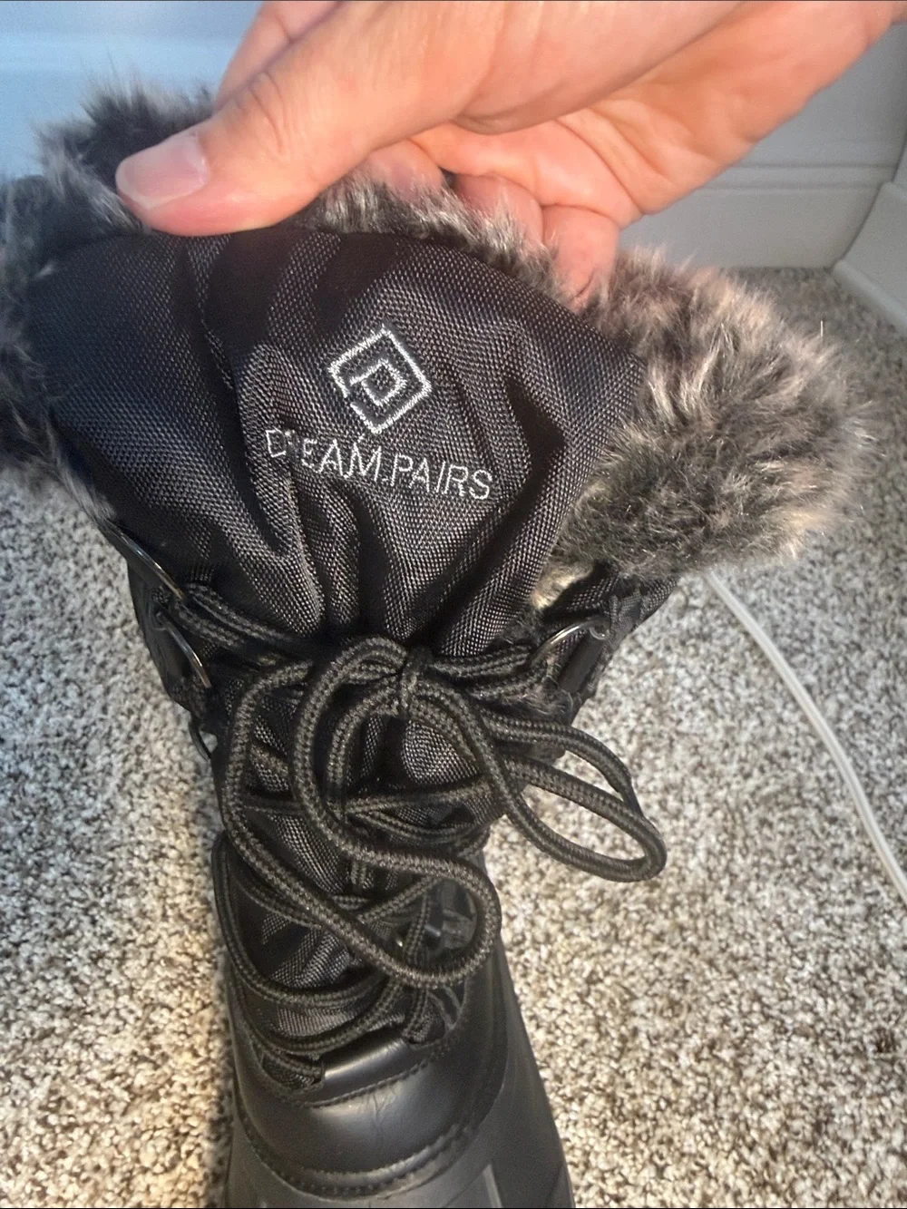 Dreampairs Black Women's Insulated Winter Snow Boots (Sz 6) with Faux Fur Trim