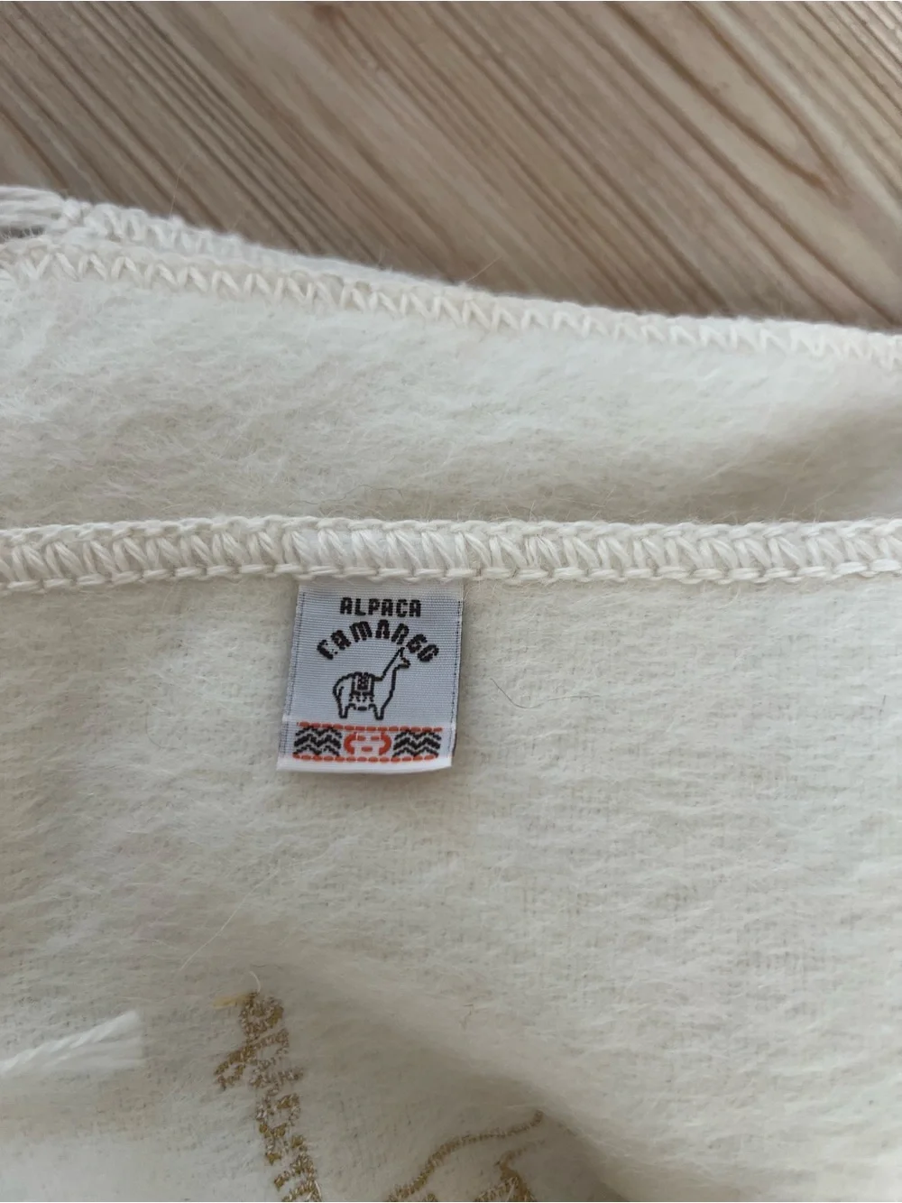 Alpaca Camargo Ivory Alpaca Scarf Fringe Embroidered Llama NWT 9 x 64