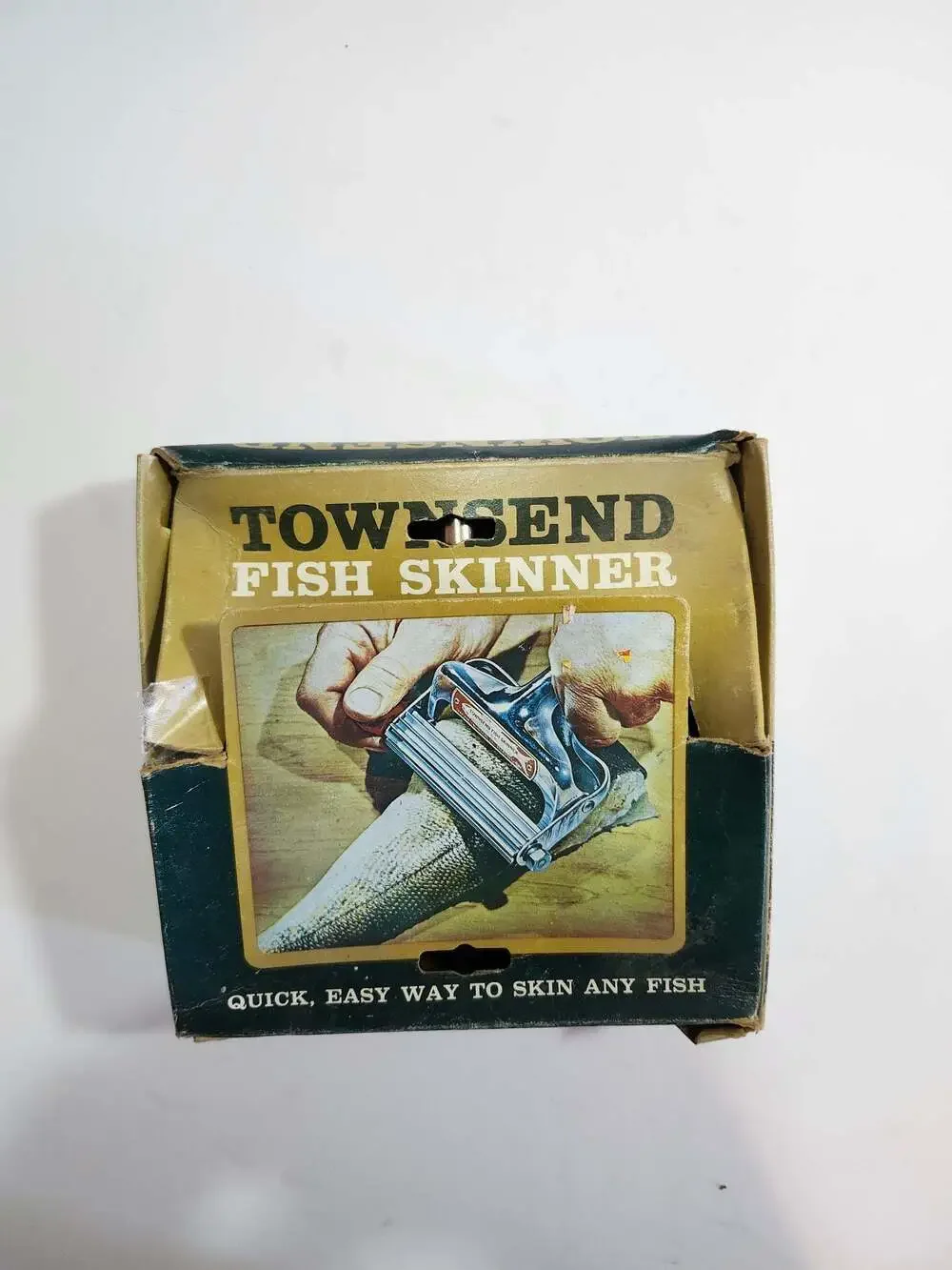 Vintage Townsend Engineering Co. Fish Skinner Scaler in Original Box