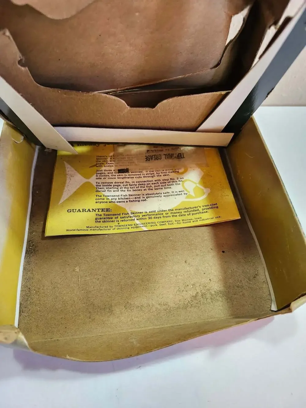 Vintage Townsend Engineering Co. Fish Skinner Scaler in Original Box