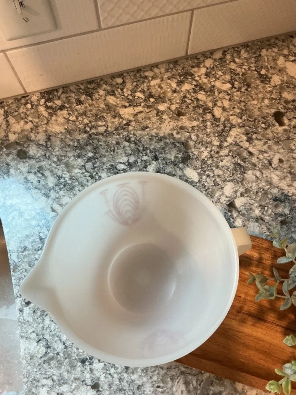Vintage Tupperware 2 qt batter bowl/measuring cup