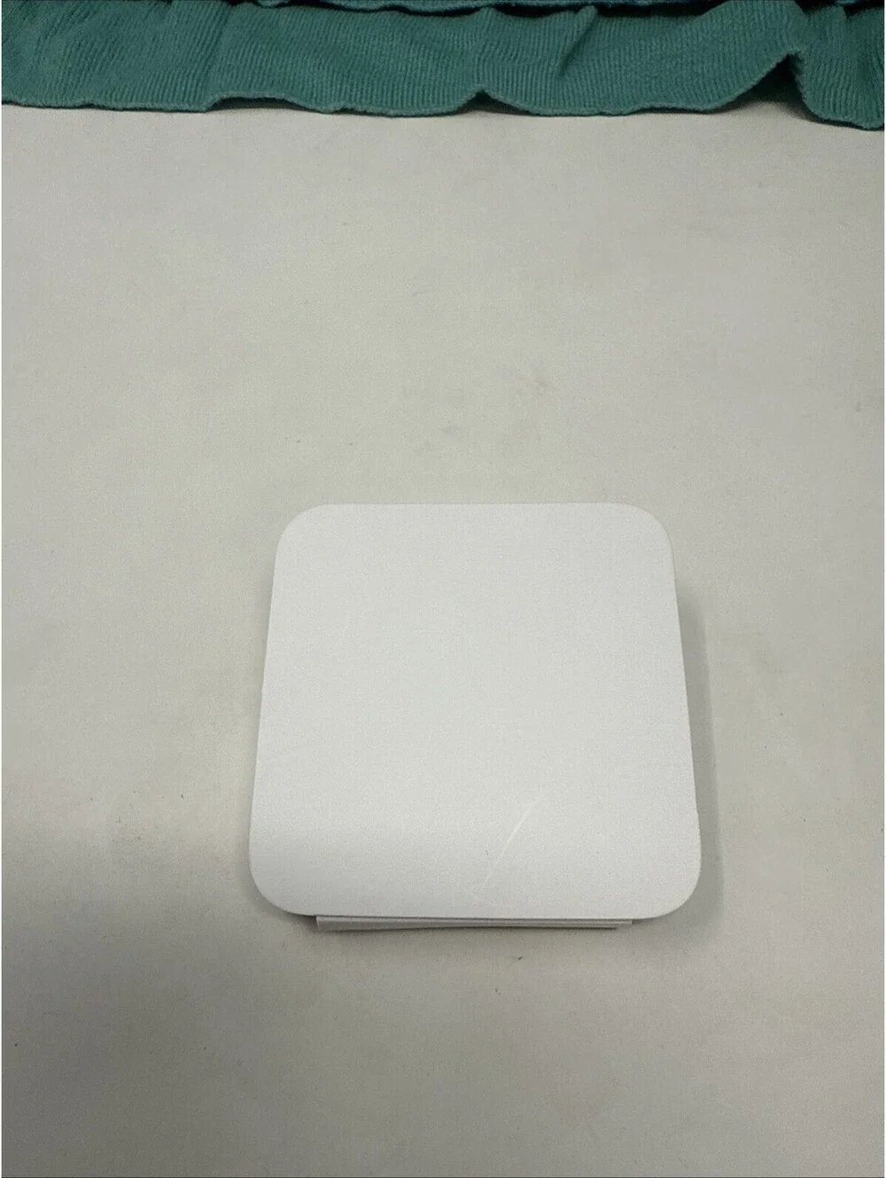 Apple Ear Buds Lightning Connector OEM Wired Ear Buds - NEW -No Box