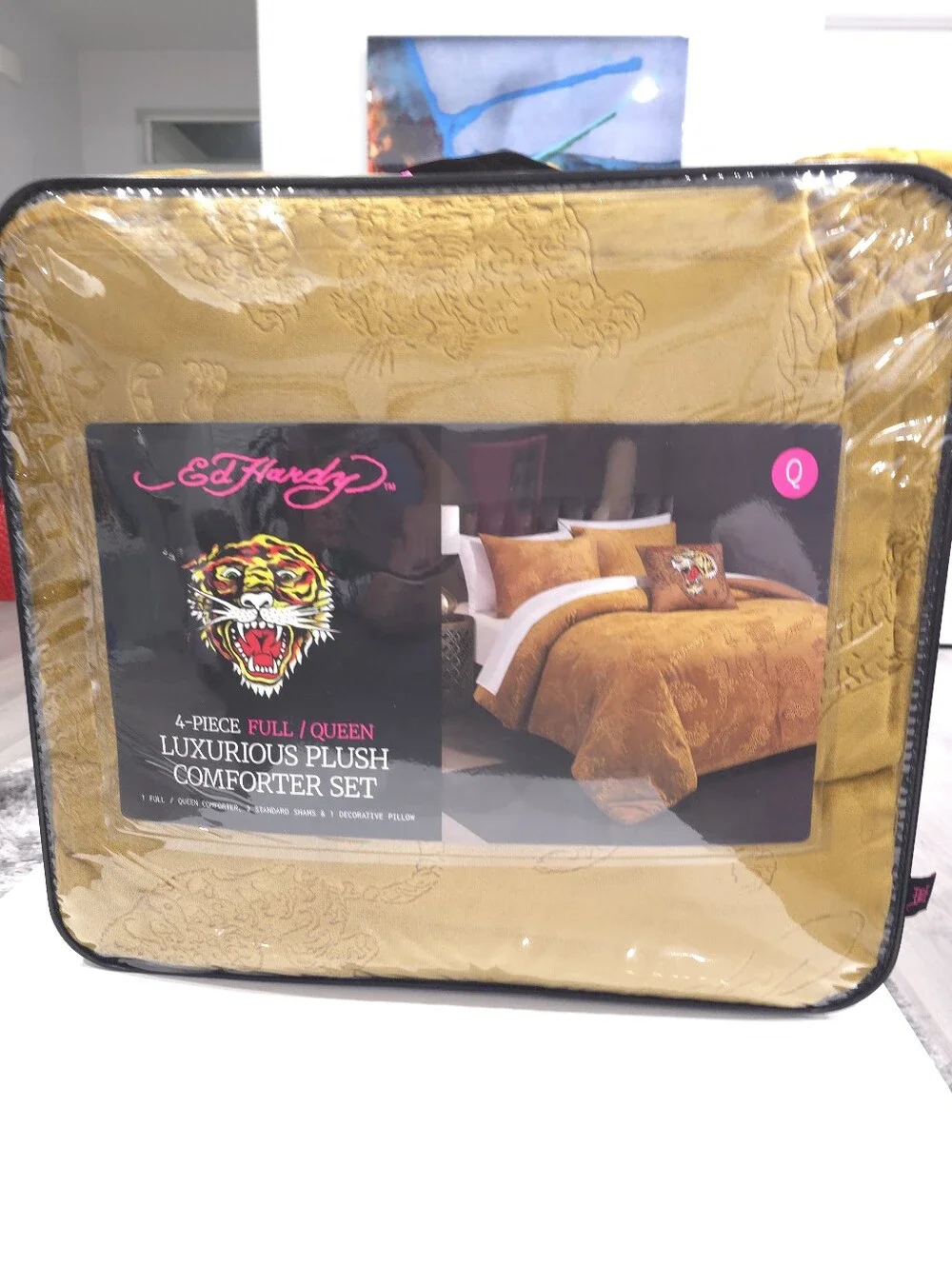 Ed Hardy QUEEN 4-Piece Full/Queen Gold Embossed Luxurious Plush Comforter Set