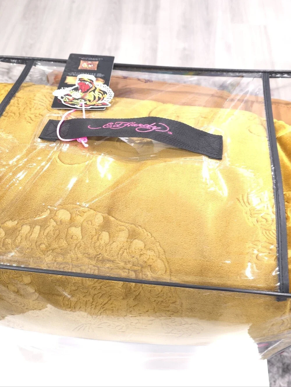 Ed Hardy QUEEN 4-Piece Full/Queen Gold Embossed Luxurious Plush Comforter Set