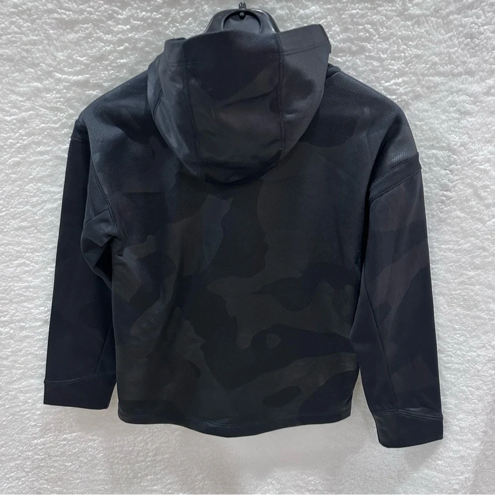 Nike hood pocket has