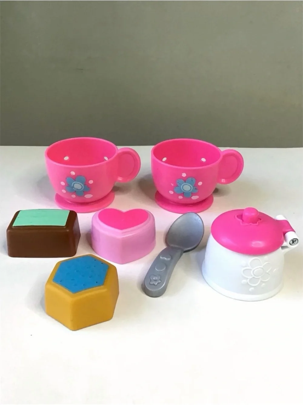 Fisher Price Sweet Manners Tea Set 7 Pieces Cups Sugar Bowl Shape Treats Spoon