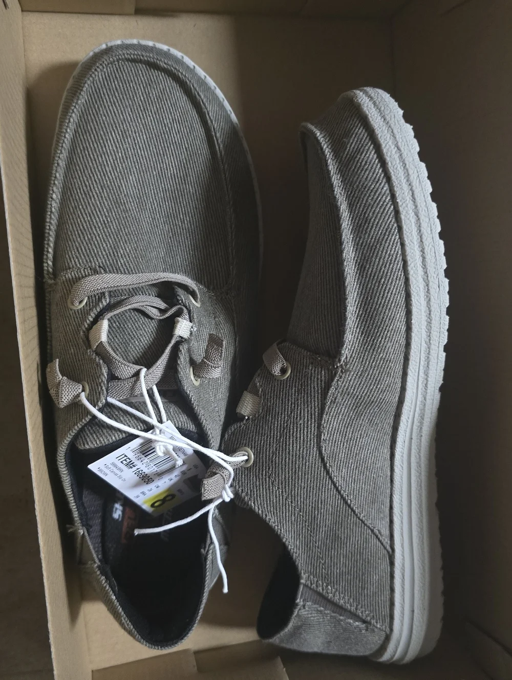 Men’s Skechers classic fit air cooled memory foam, New Size 8, Brown