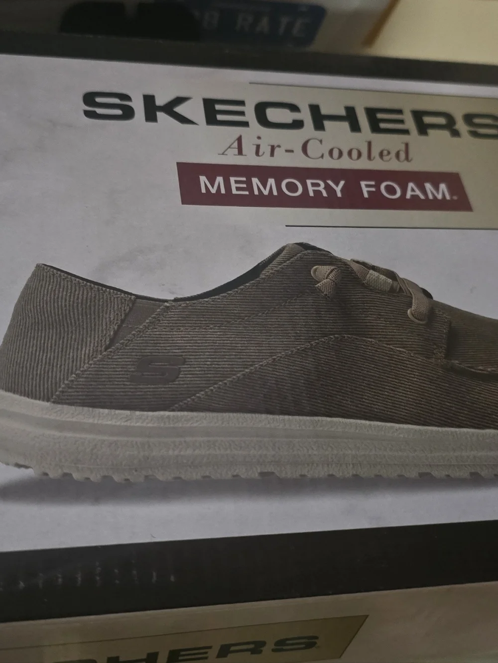 Men’s Skechers classic fit air cooled memory foam, New Size 8, Brown