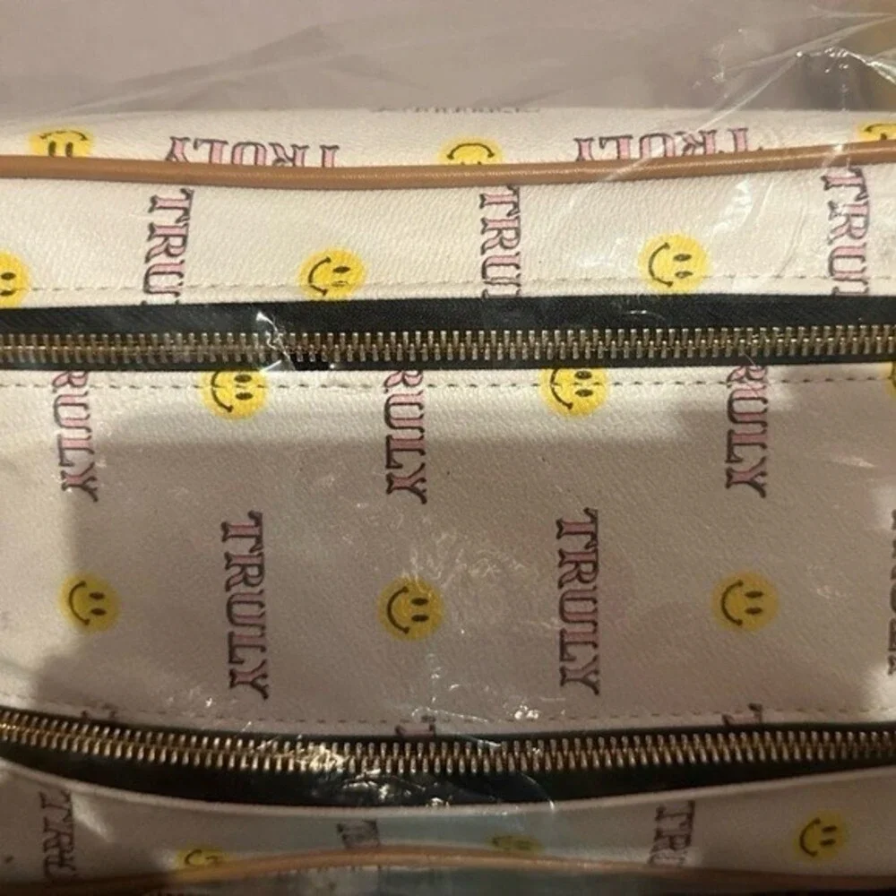 Truly Beauty Los Angeles Smiley Face Logo White Cosmetic Makeup Travel Bag NEW