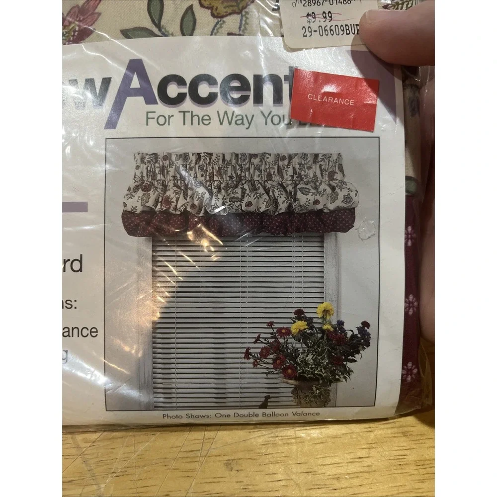N/A any windows maroon