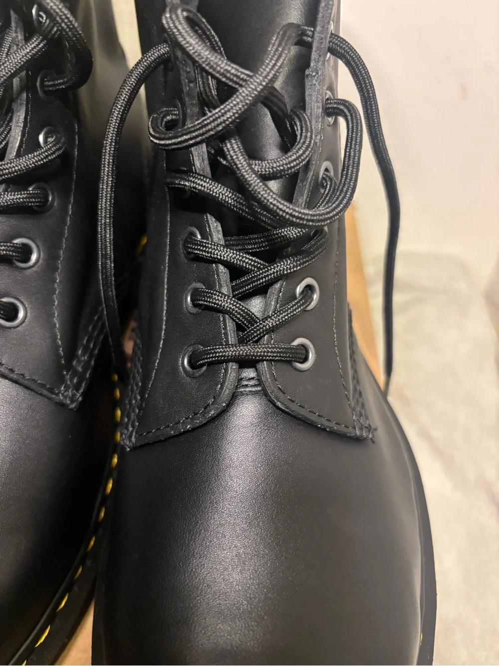 Dr. Martens smooth black