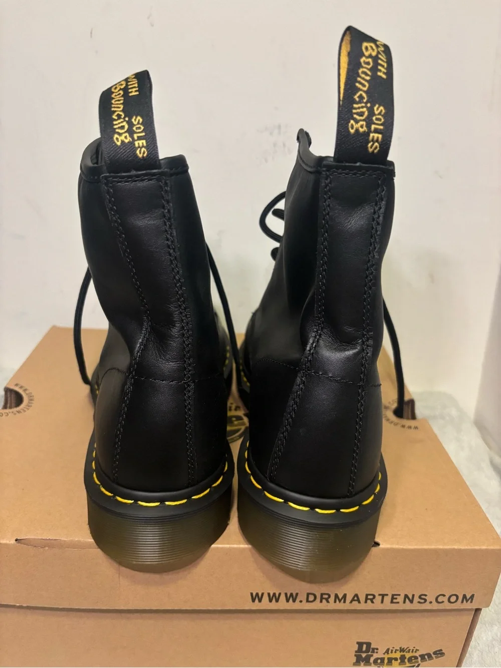 Dr. Martens smooth black