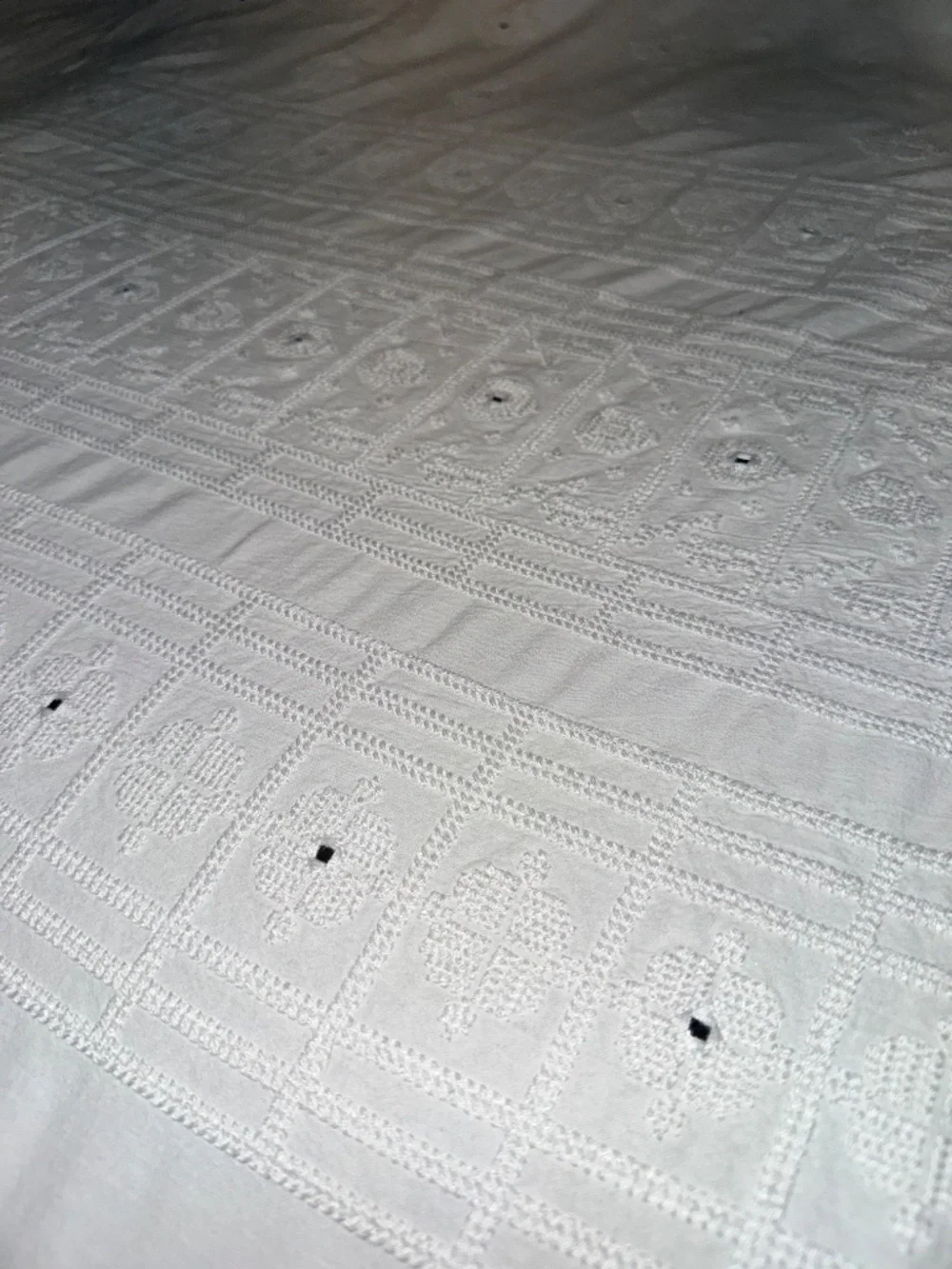 NWT Global Caravan White cross stitch mirrored twin duvet cover