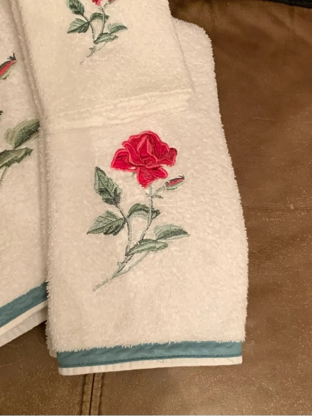 Vintage JC Penney 3pc Towel Set Pink Green Rose Appliqué Embroidered Cotton USA