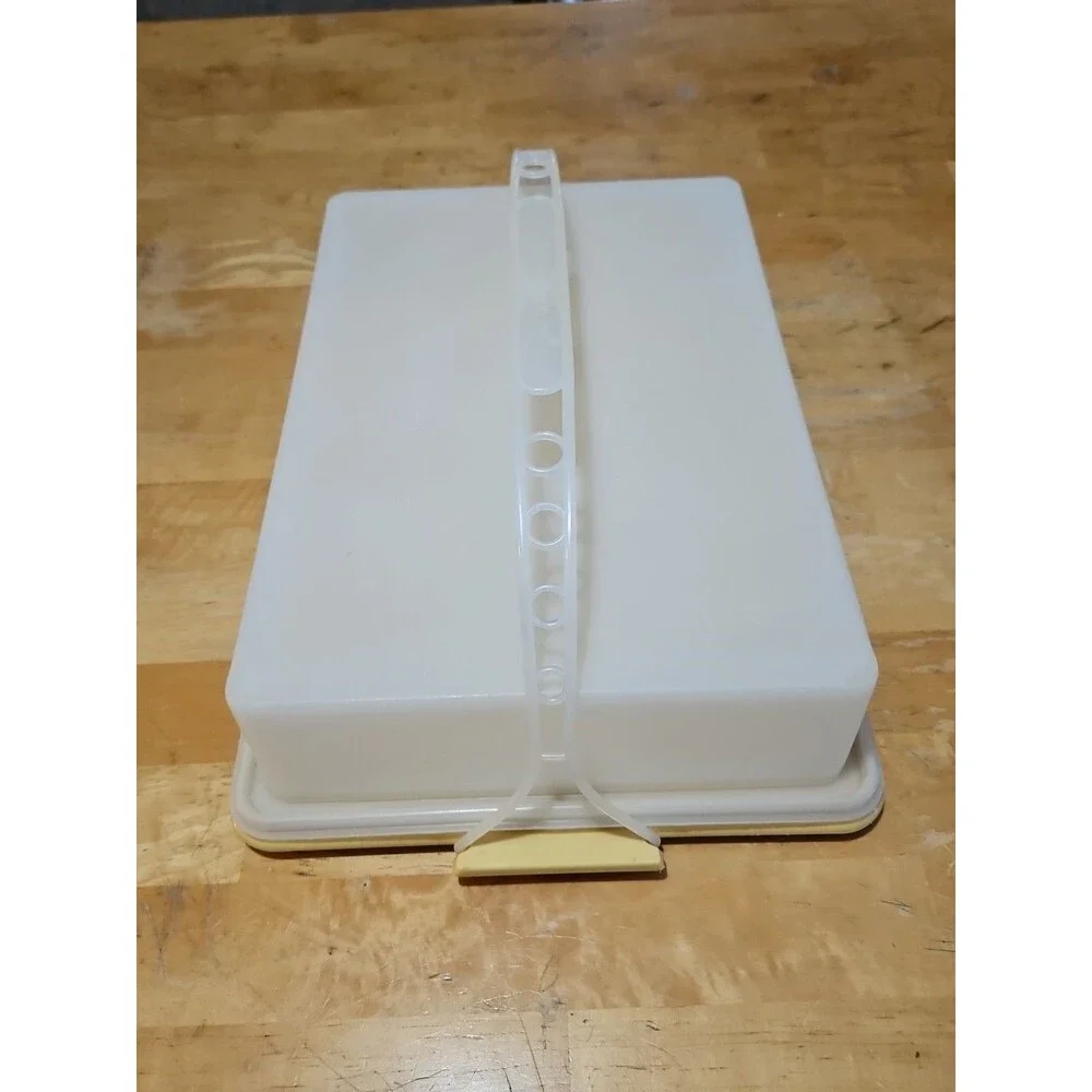 Vintage Tupperware Fresh-N-Fancy 9x13 Cake /Cupcake Carrier #622 w/ Lid & Handle