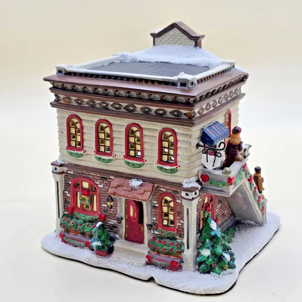 St. Nicholas Square used snow