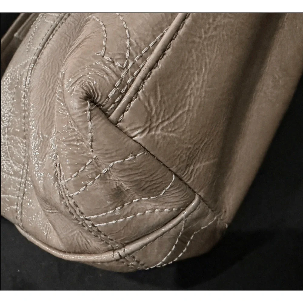 Coach Chelsea Leather Heritage Tote in Parchment/Graphite J1182-F15142