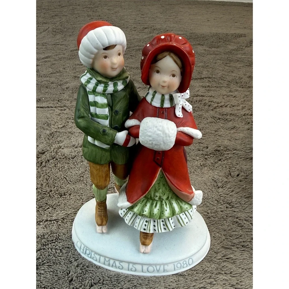 HOLLY HOBBIE LMTD ED 1980 CHRISTMAS IS‎ LOVE FIGURINE