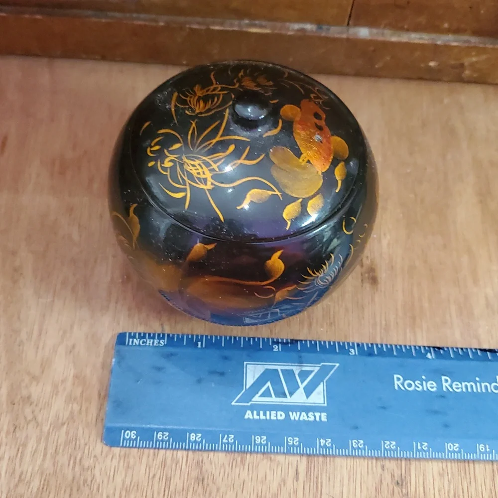 N/A beautiful lacquerware