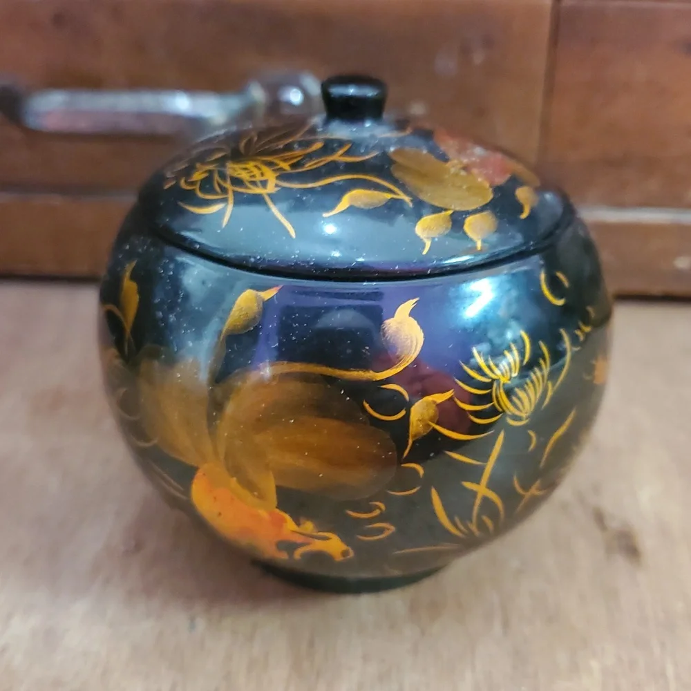 N/A beautiful lacquerware