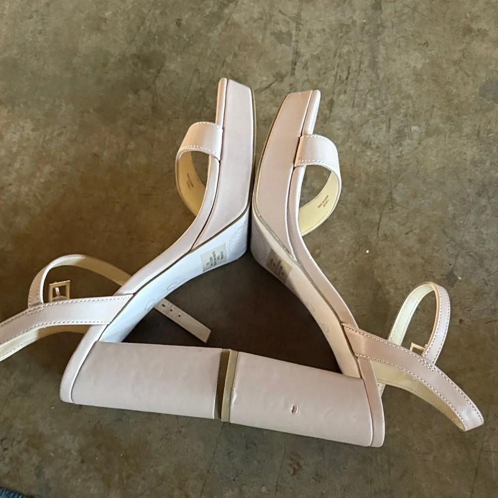 Jessica Simpson chic platform