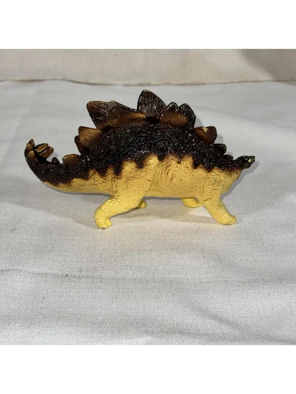 Vintage Stegosaurus 1988 Safari LTD‎ Carnegie Collection Dinosaur Yellow Brown