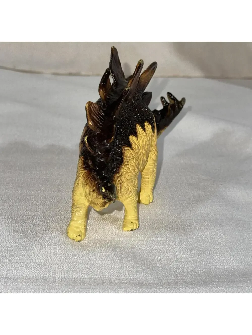 Vintage Stegosaurus 1988 Safari LTD‎ Carnegie Collection Dinosaur Yellow Brown