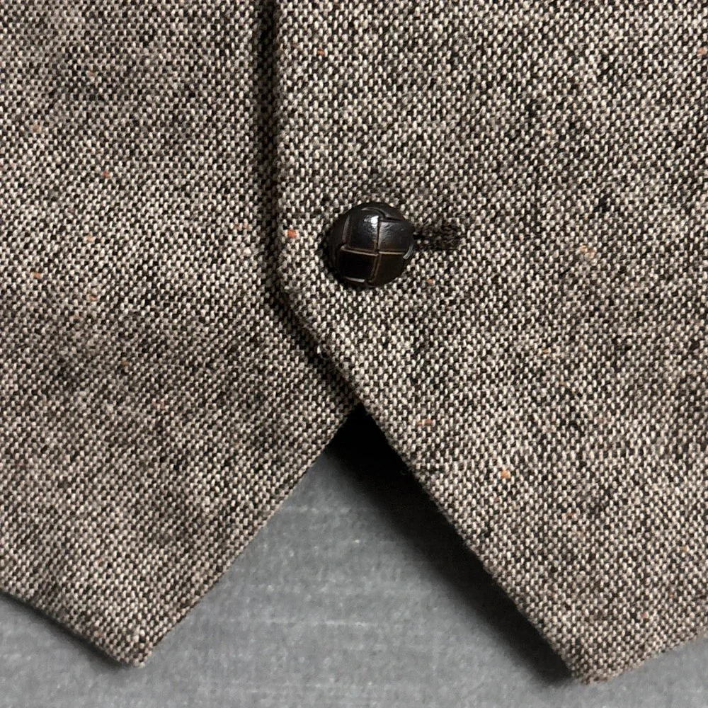 Topman vest features