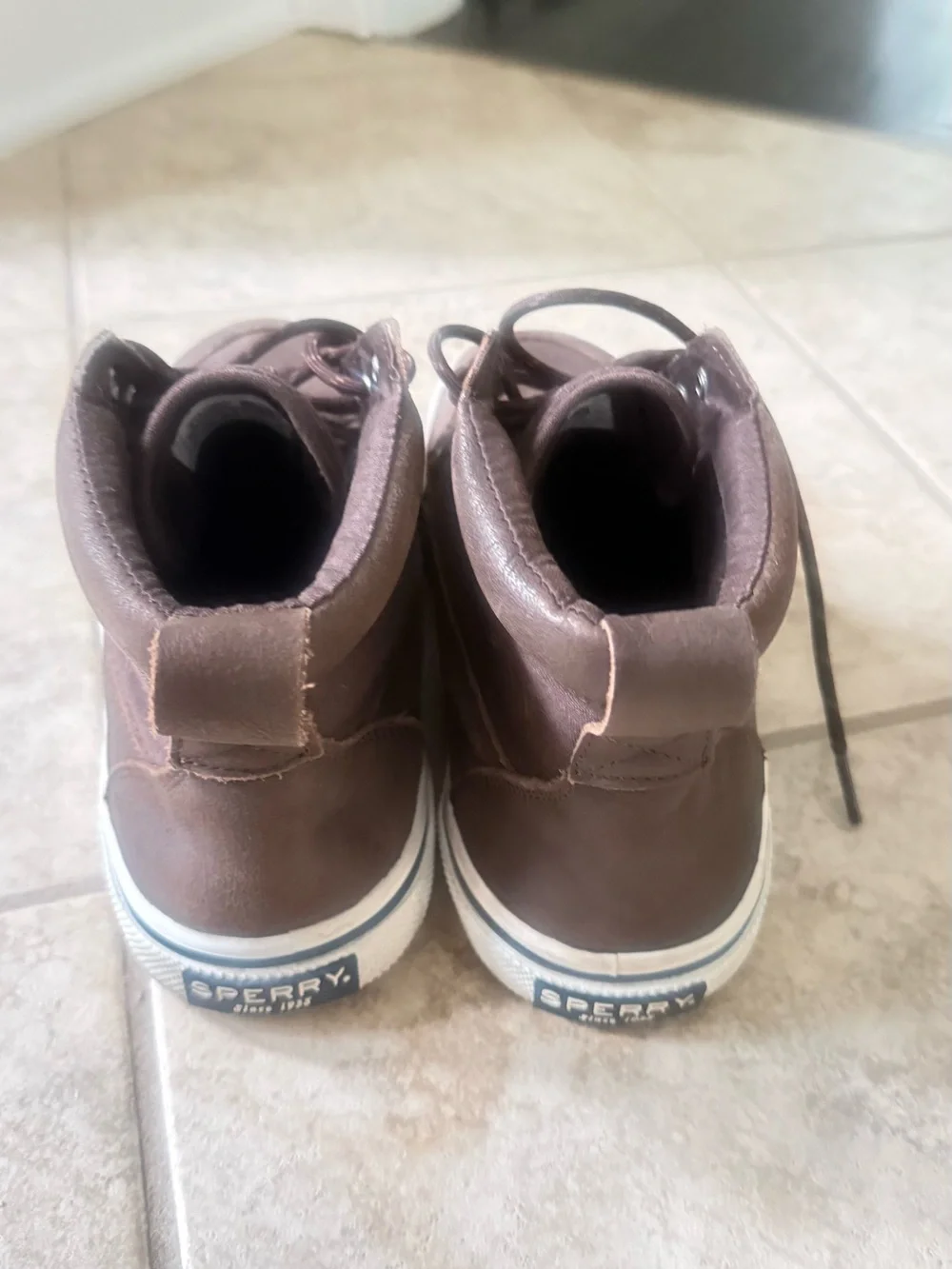 Sperry Men's Brown Leather Lace-Up Boat Shoes with White Trim