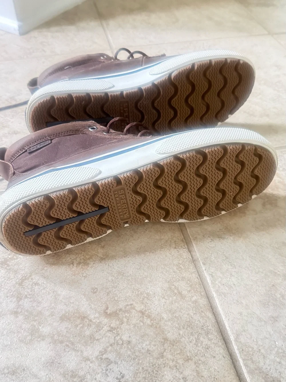 Sperry Men's Brown Leather Lace-Up Boat Shoes with White Trim
