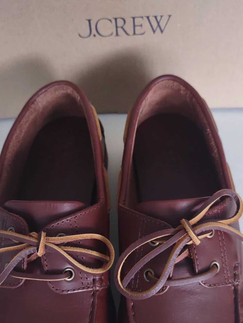 BRAND NEW J. Crew Men’s Chestnut Brown Leather Boat Shoes with Tan Laces