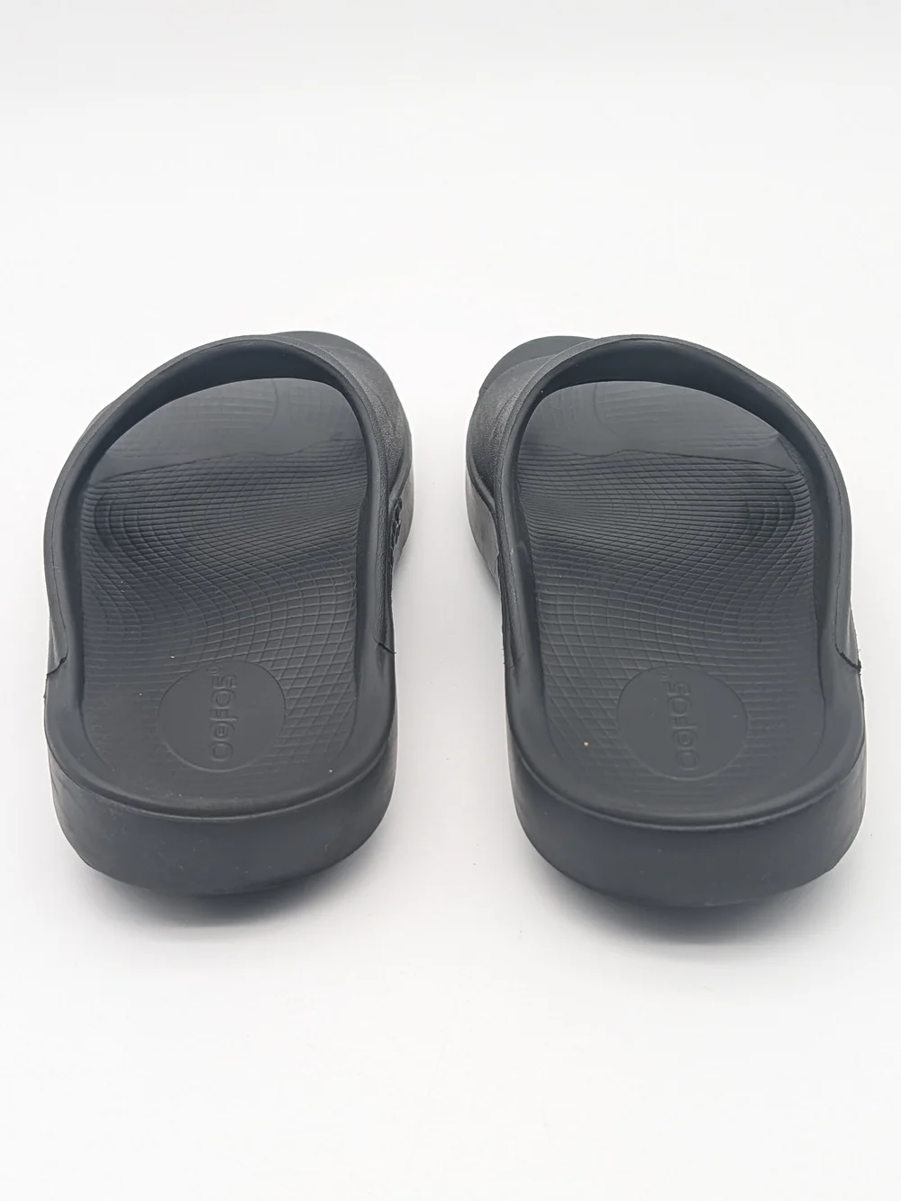 OOFOS comfortable black