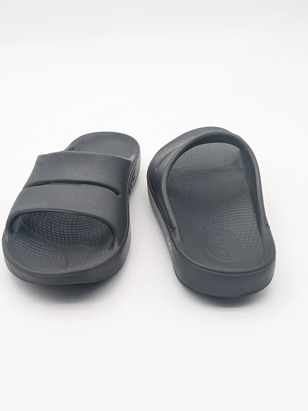 OOFOS comfortable black