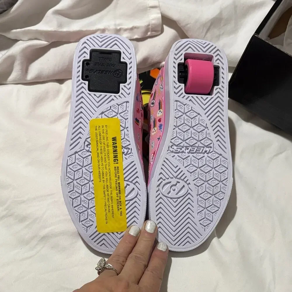Heelys pink shoe
