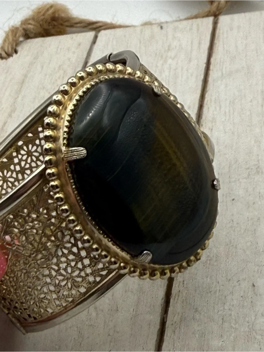 N/A elegant gold