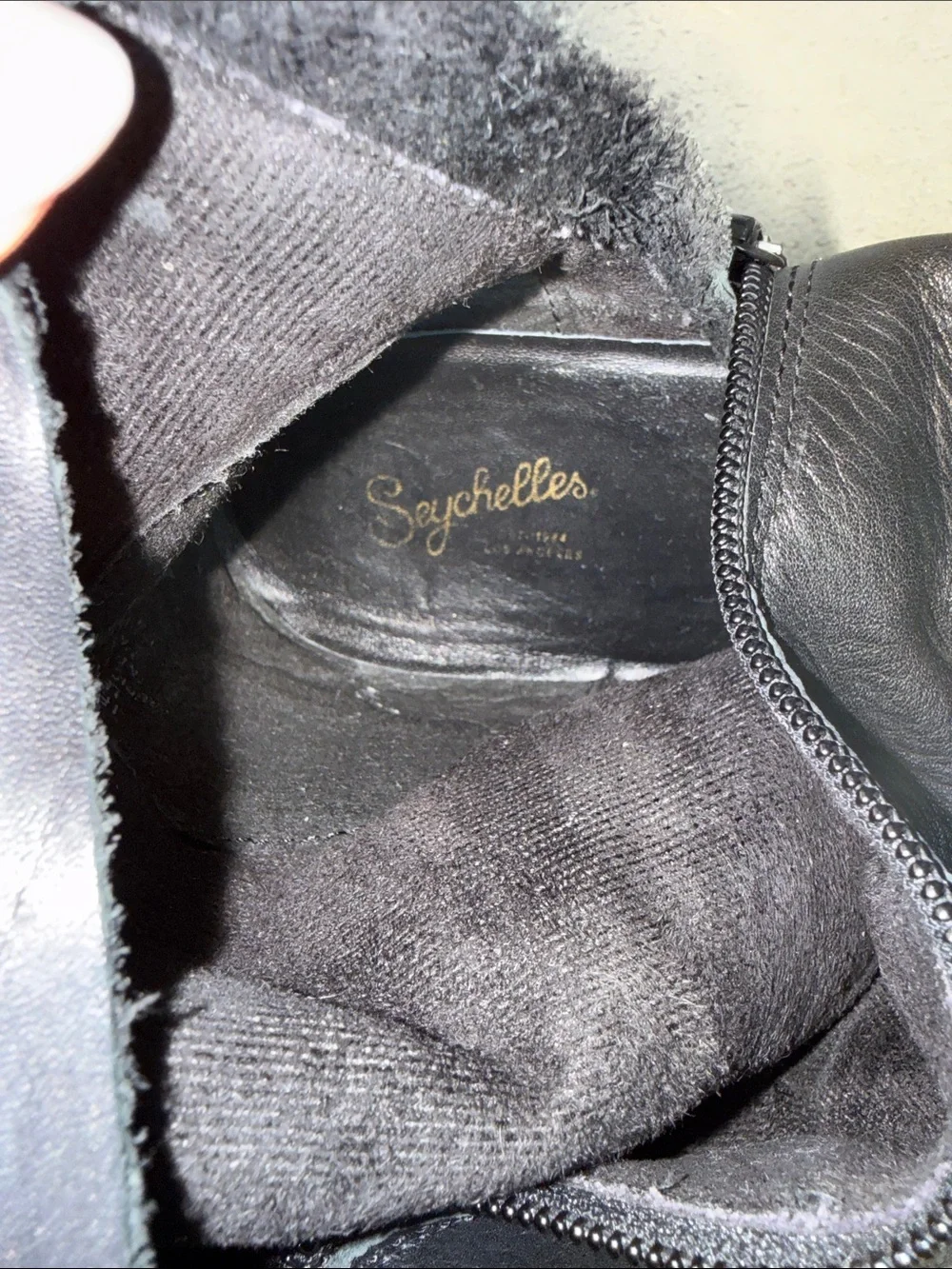 Seychelles sleek black