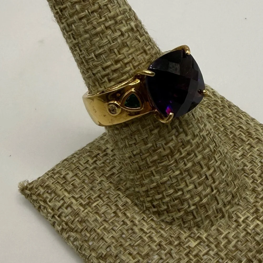 Gems En Vogue striking gems