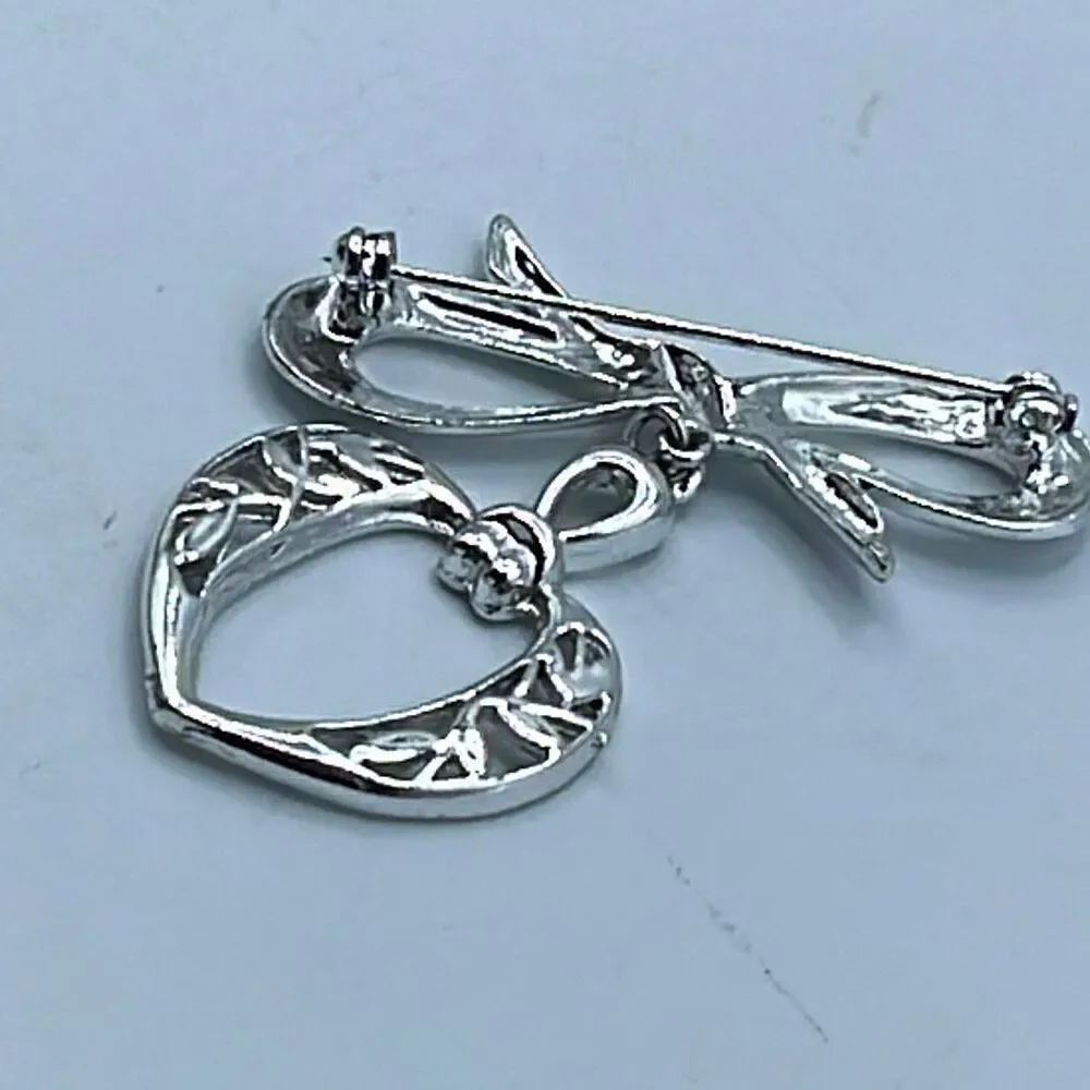 Vintage stylized bow
