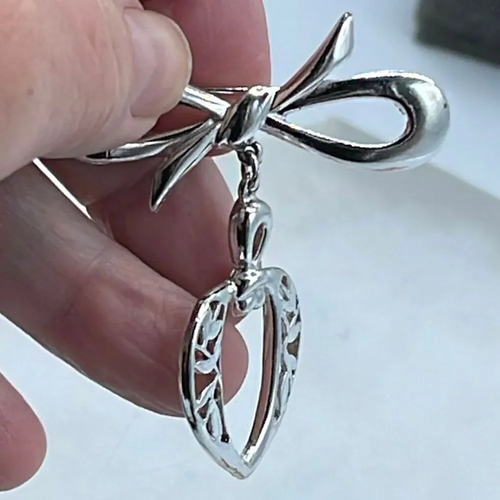 Vintage stylized bow