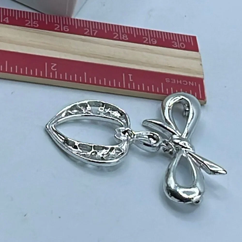 Vintage stylized bow