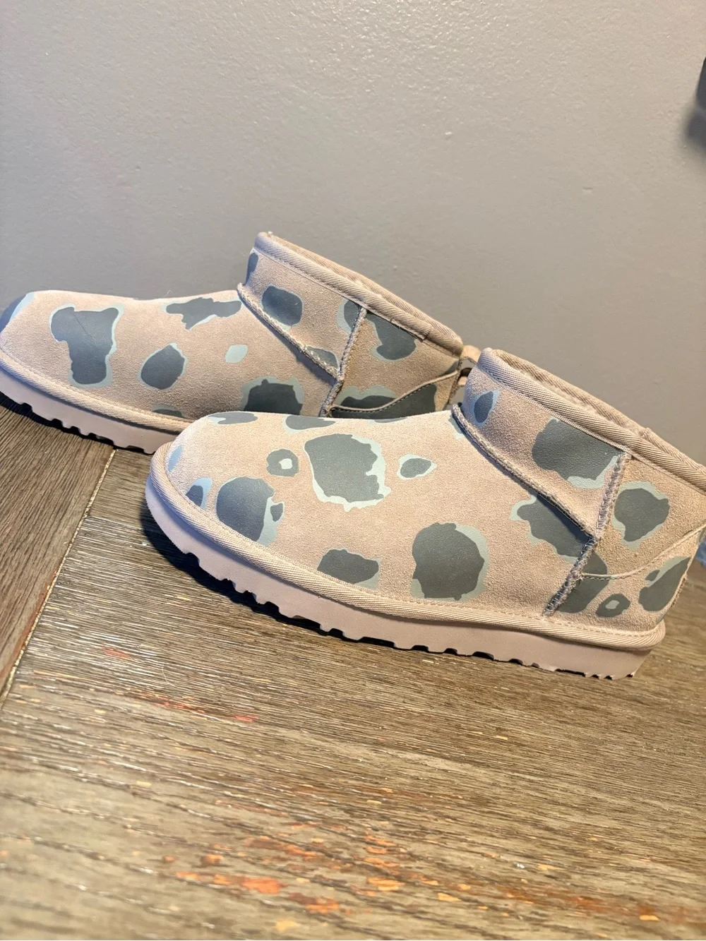 UGG Classic Ultra Mini Appaloosa Boots – Women’s Size 8
