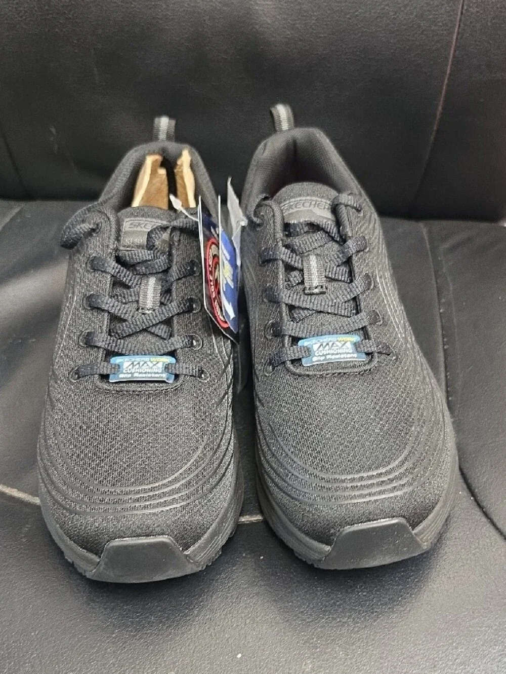 Skechers all black