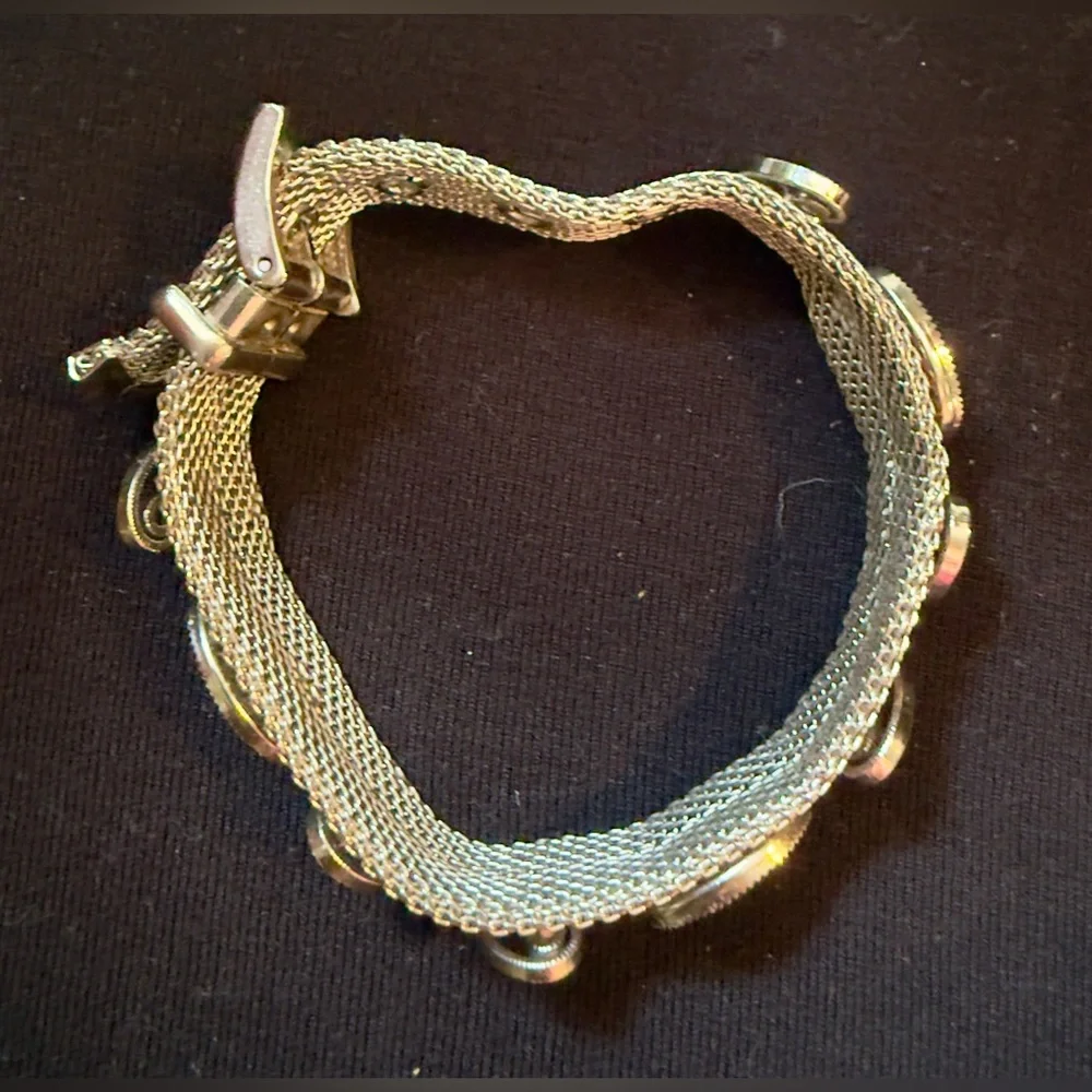 N/A elegant gold