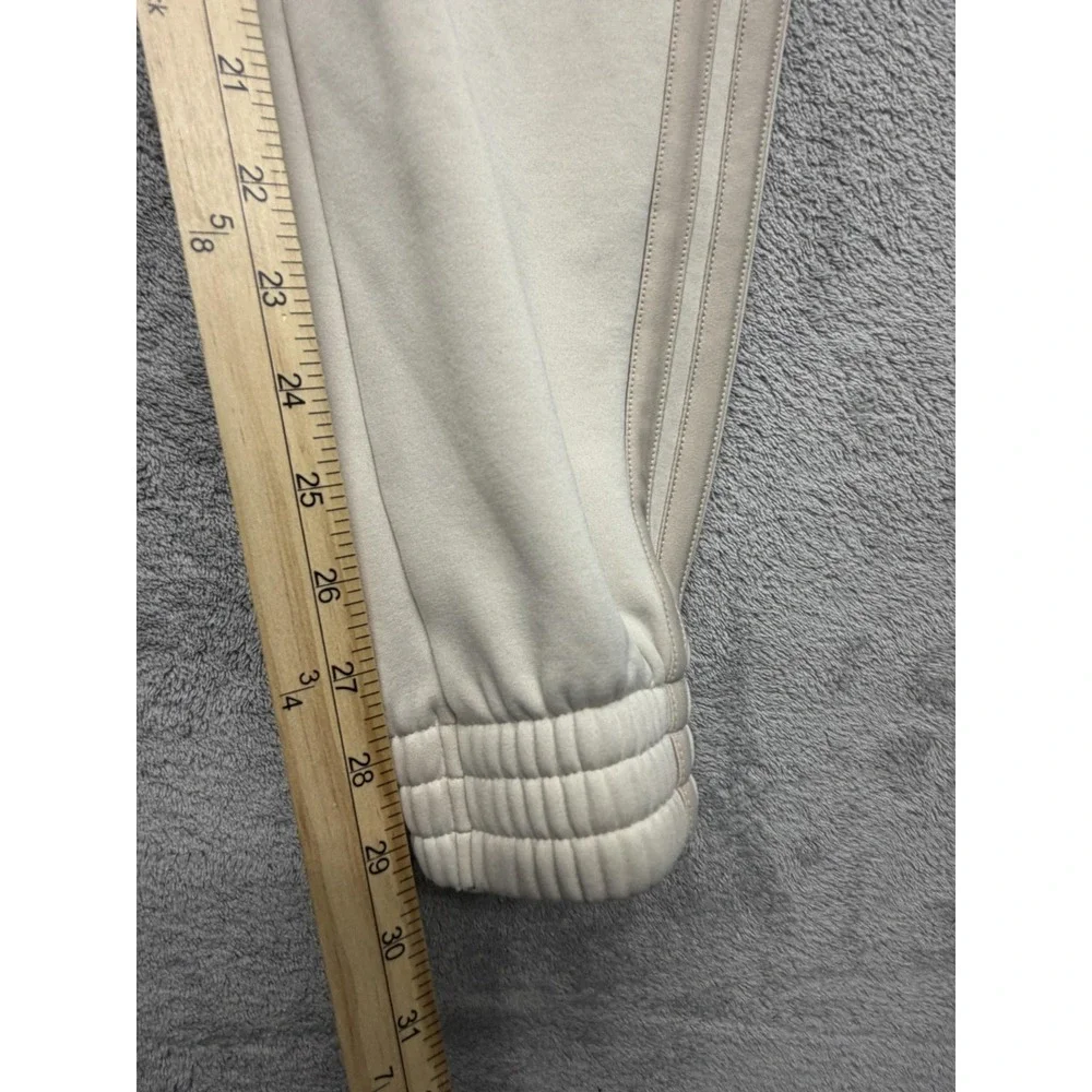adidas rn details fabric