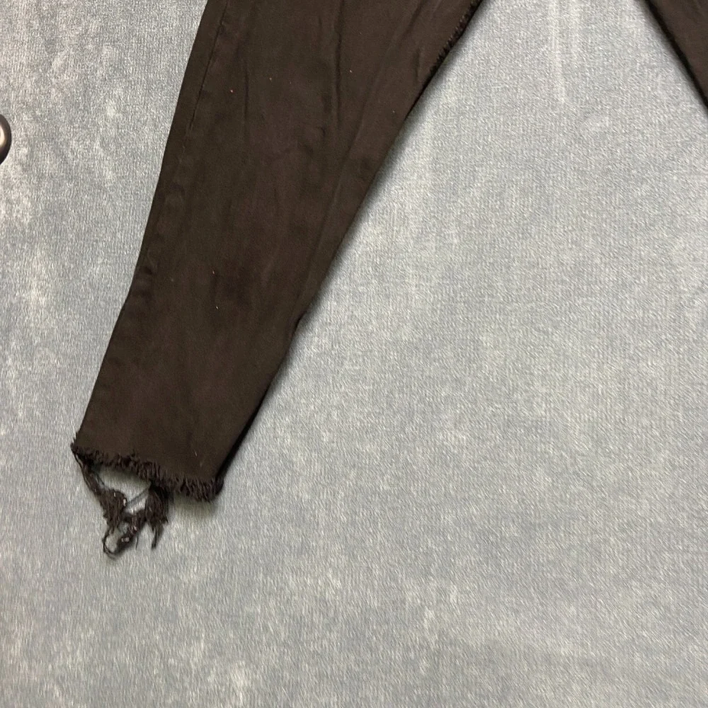 Levis has 34x34